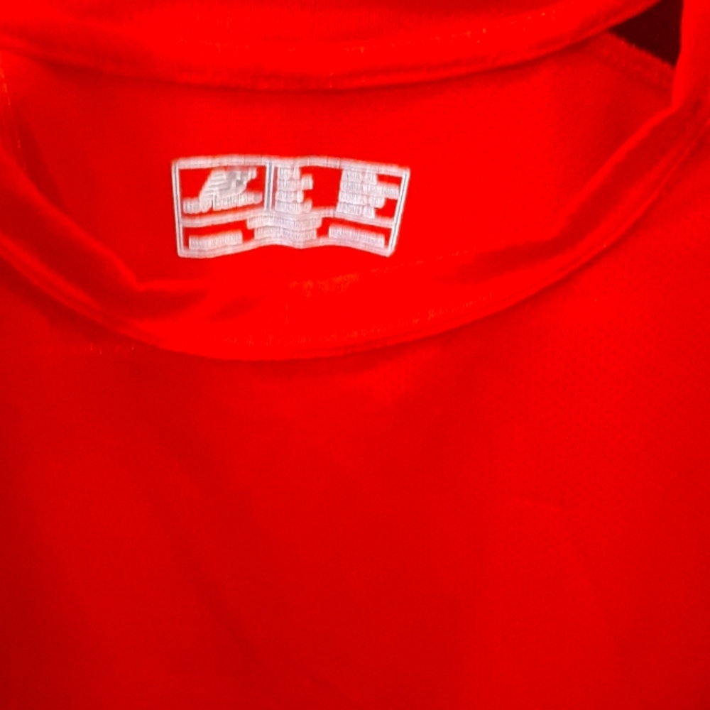 I'm selling a new balance shirt